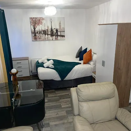Private Room In London Enfield With Parking
